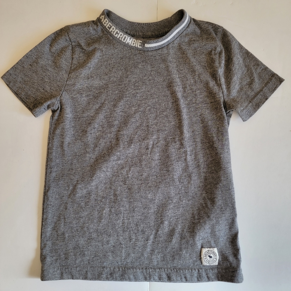 ♦️2/$25♦️Abercrombie Boy's Grey Tee Size 5/6